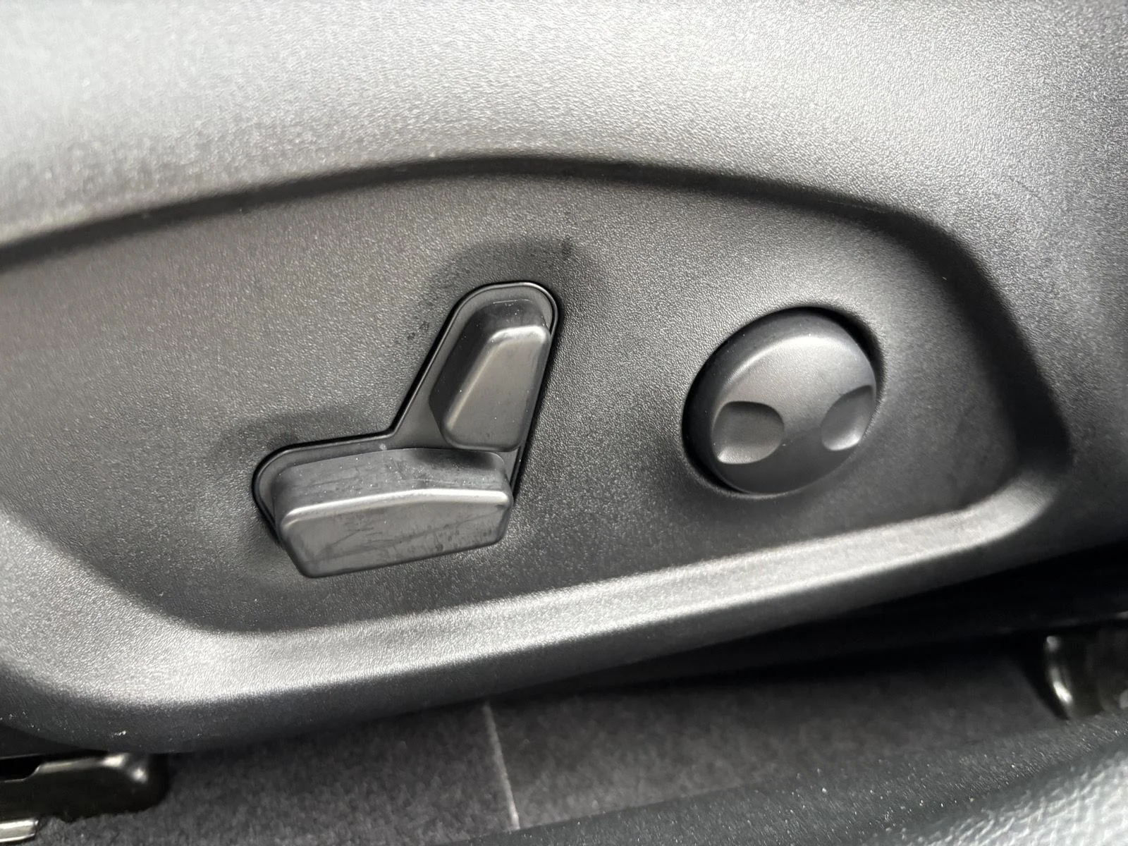 Used 2023 Bright White Clearcoat Jeep Latitude image 17