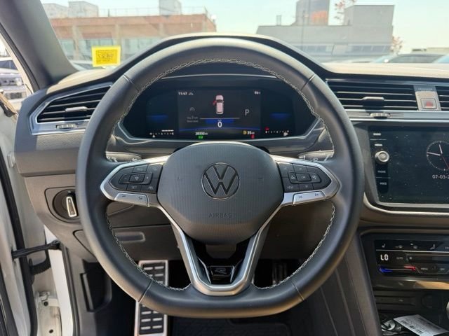 Used 2023 White Volkswagen 2.0T SE R-Line Black image 21