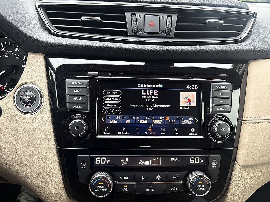 Used 2020 Pearl White Tricoat Nissan SL image 17