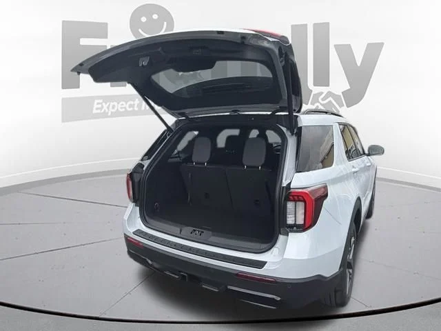 New 2026 Space White Metallic Ford ST-Line image 59