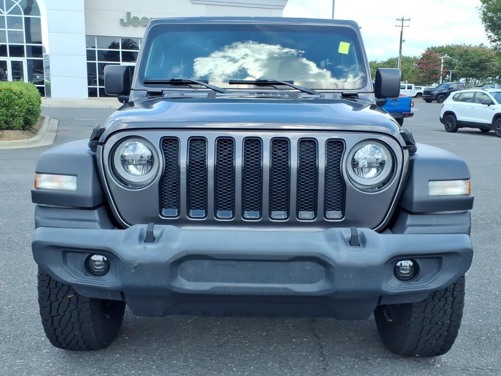 Used 2020 Granite Crystal Metallic Clearcoat Jeep Sport Altitude image 14