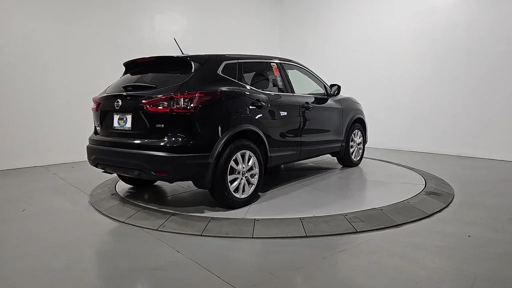 Used 2021 Black Nissan S image 5