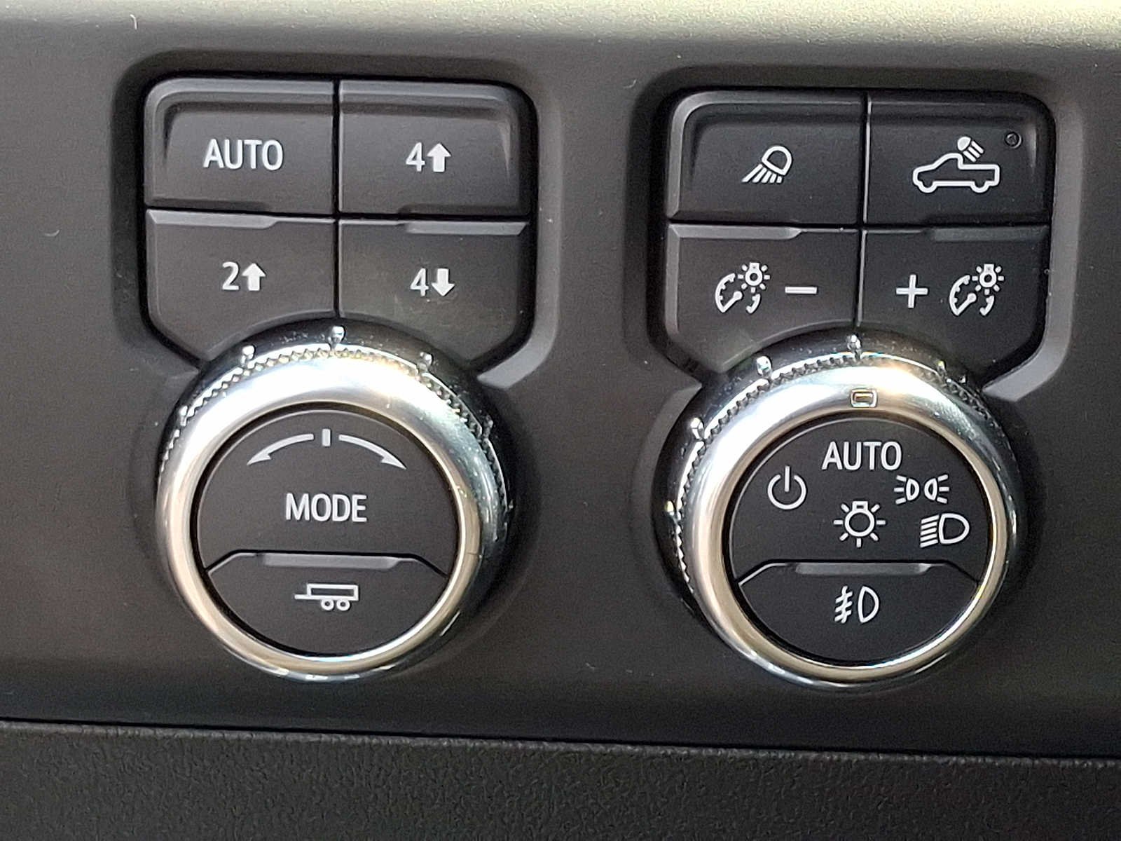 Used 2022 Summit White GMC AT4 image 26