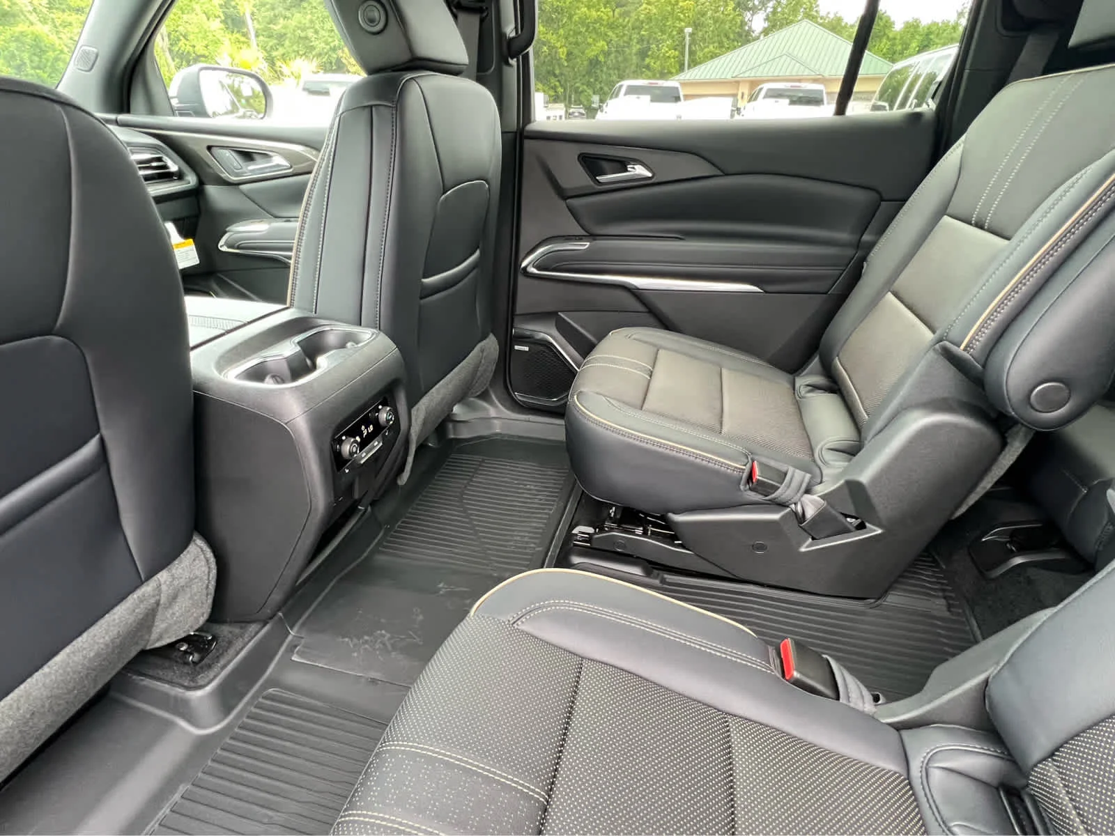 New 2026 Mosaic Black Metallic Chevrolet High Country image 7