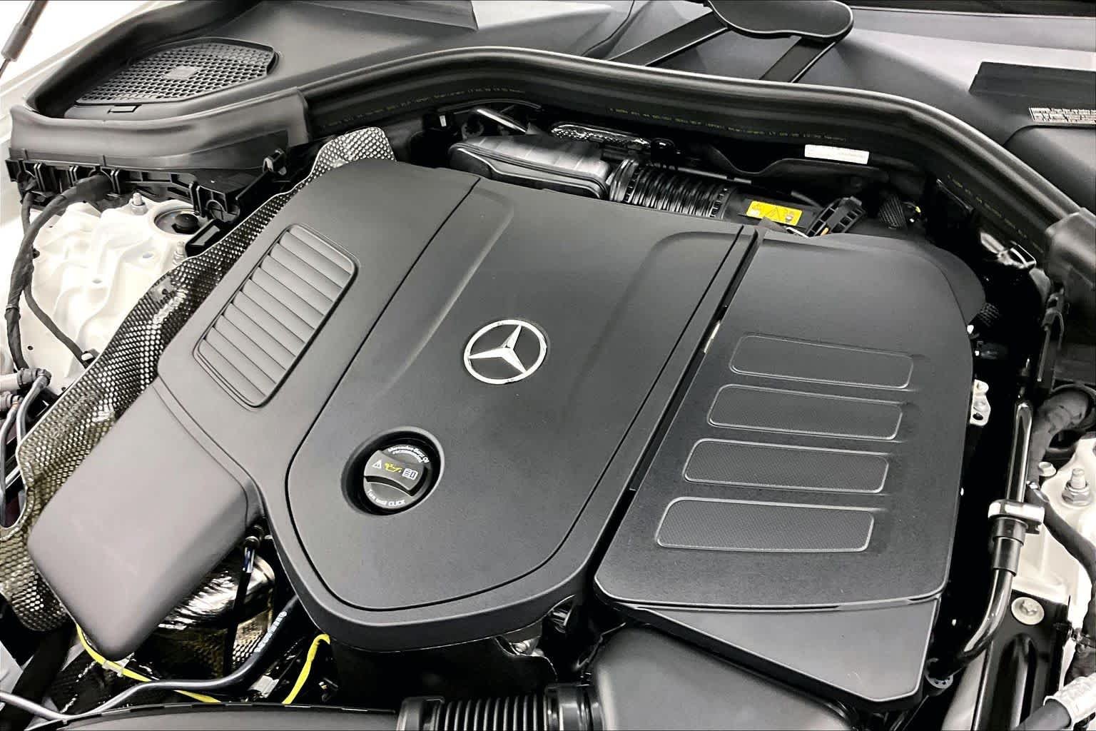New 2026 Polar White Mercedes-Benz GLC 300 image 17