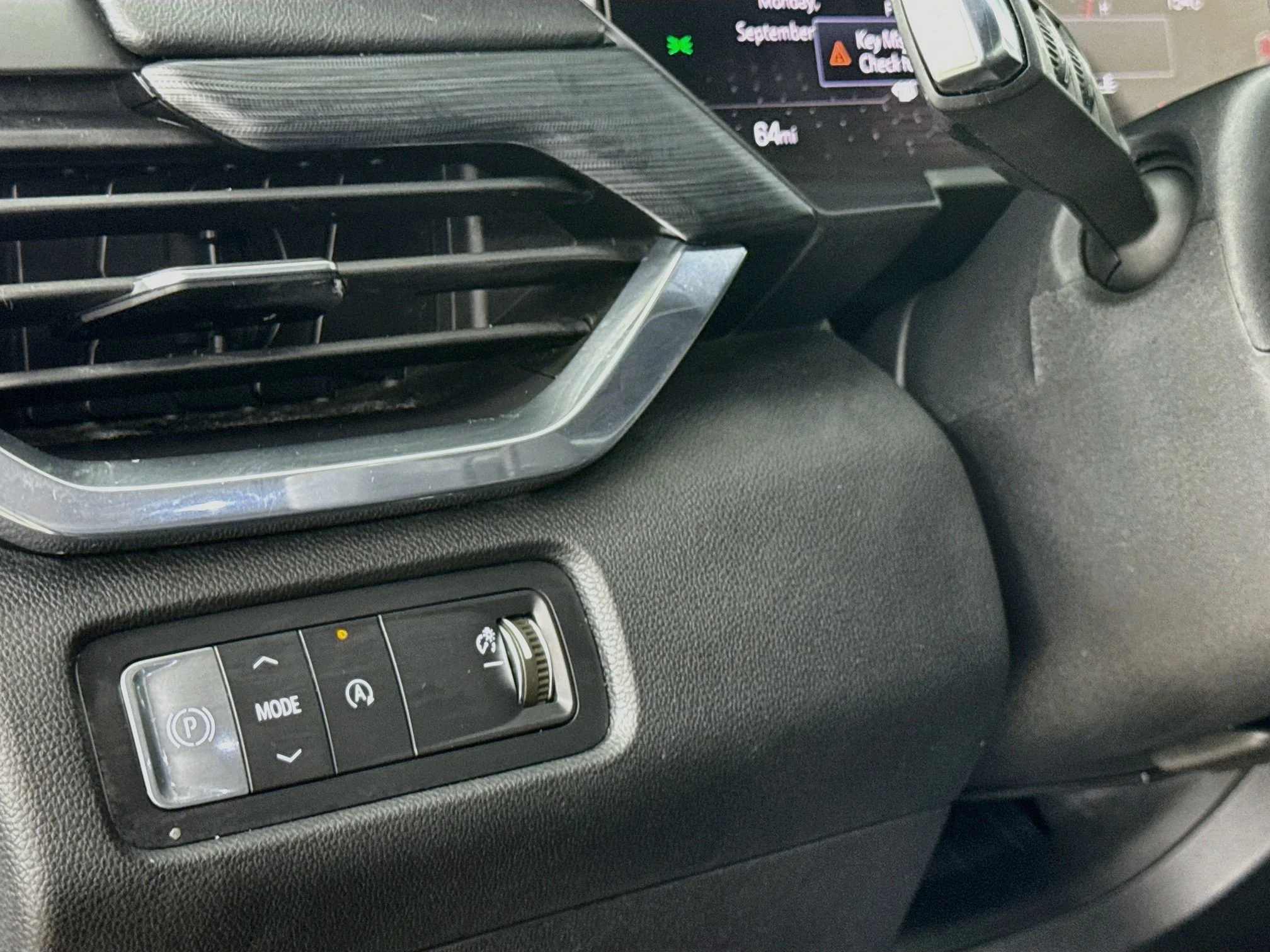 Used 2024 Summit White GMC Elevation image 12