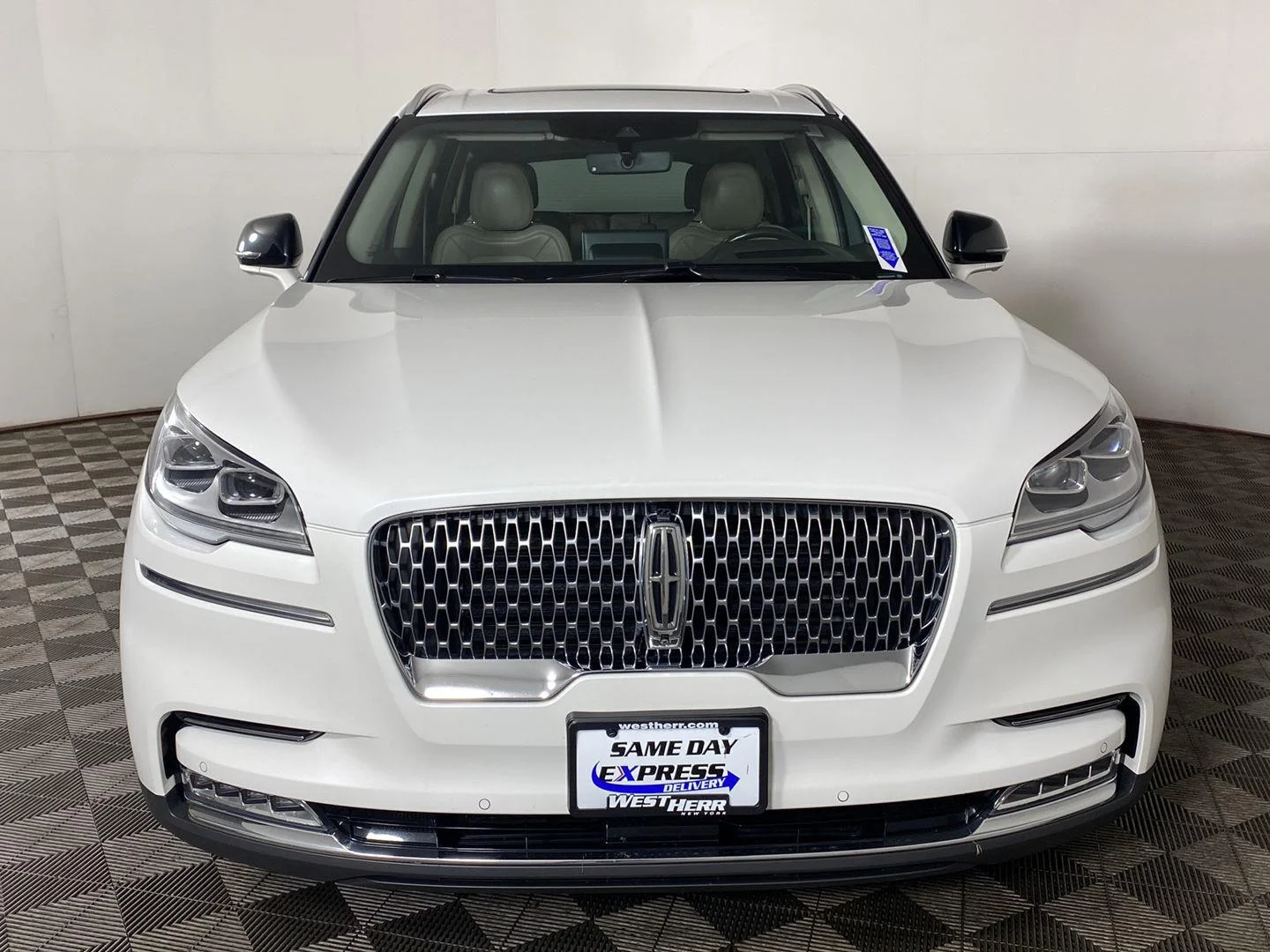 Used 2020 Pristine White Metallic Tri-Coat Lincoln Reserve image 8