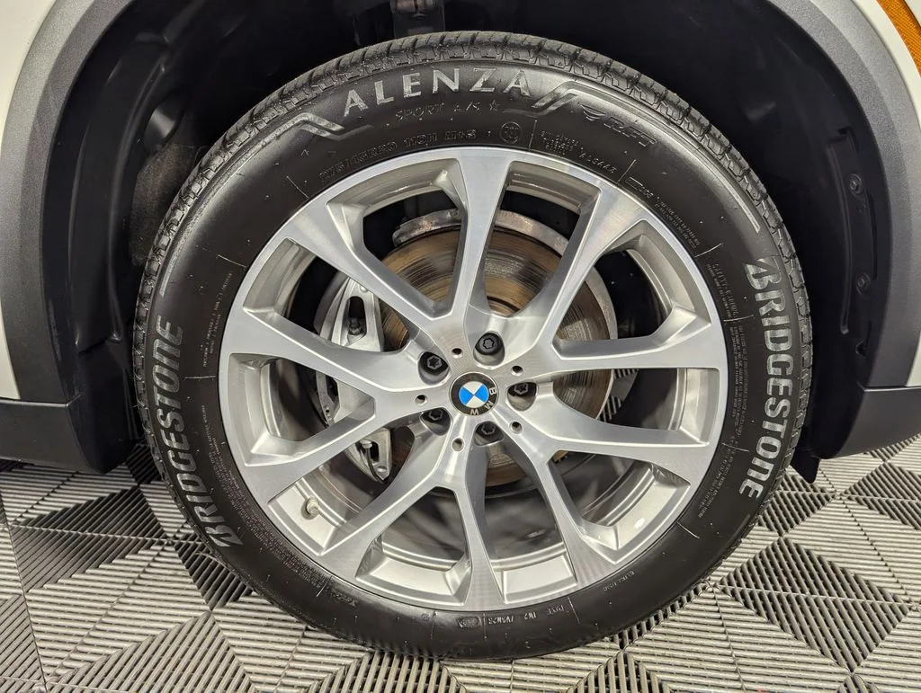 Used 2026 Alpine White BMW xDrive40i image 9