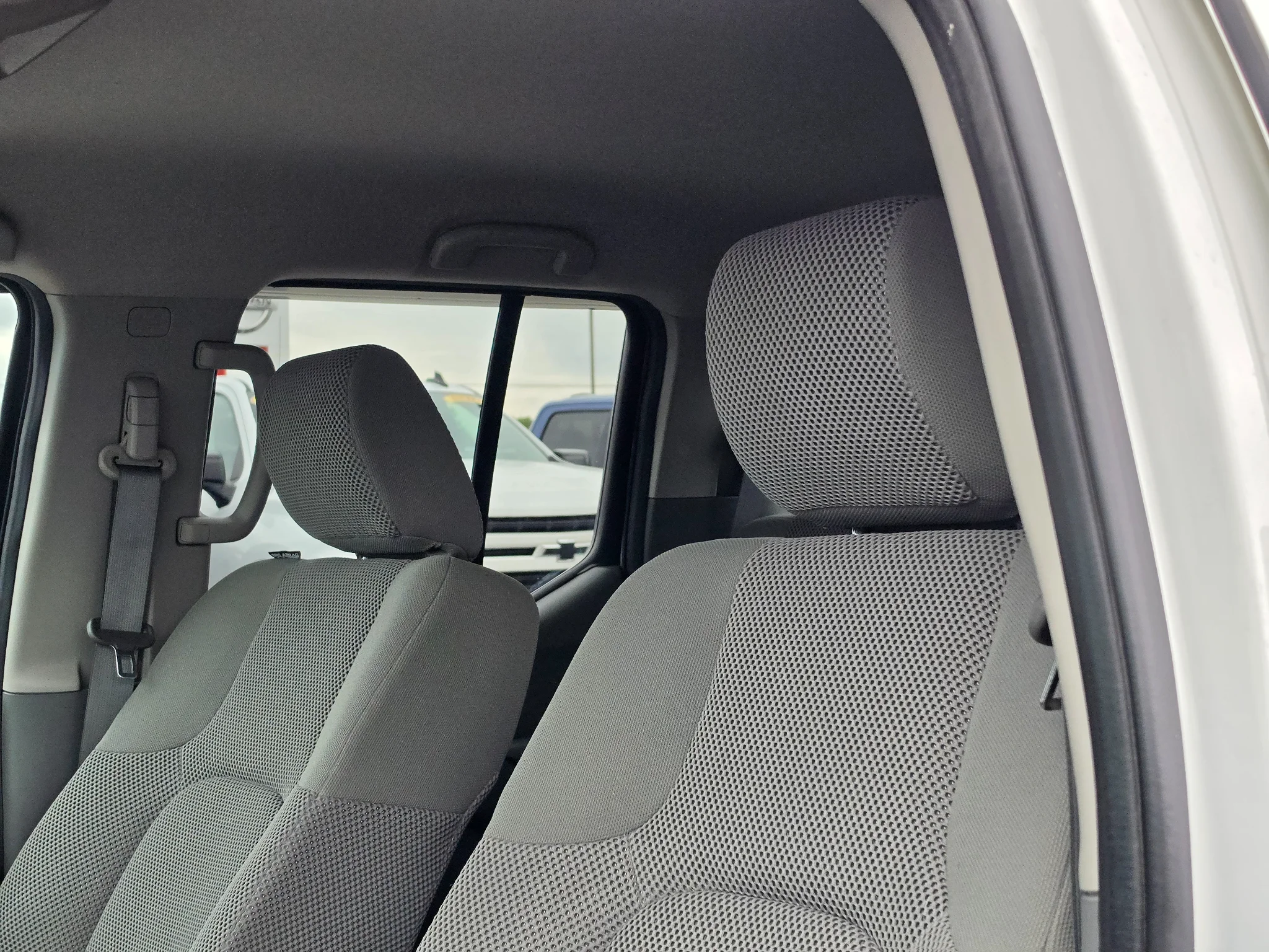 Used 2017 Glacier White Nissan SV V6 image 22