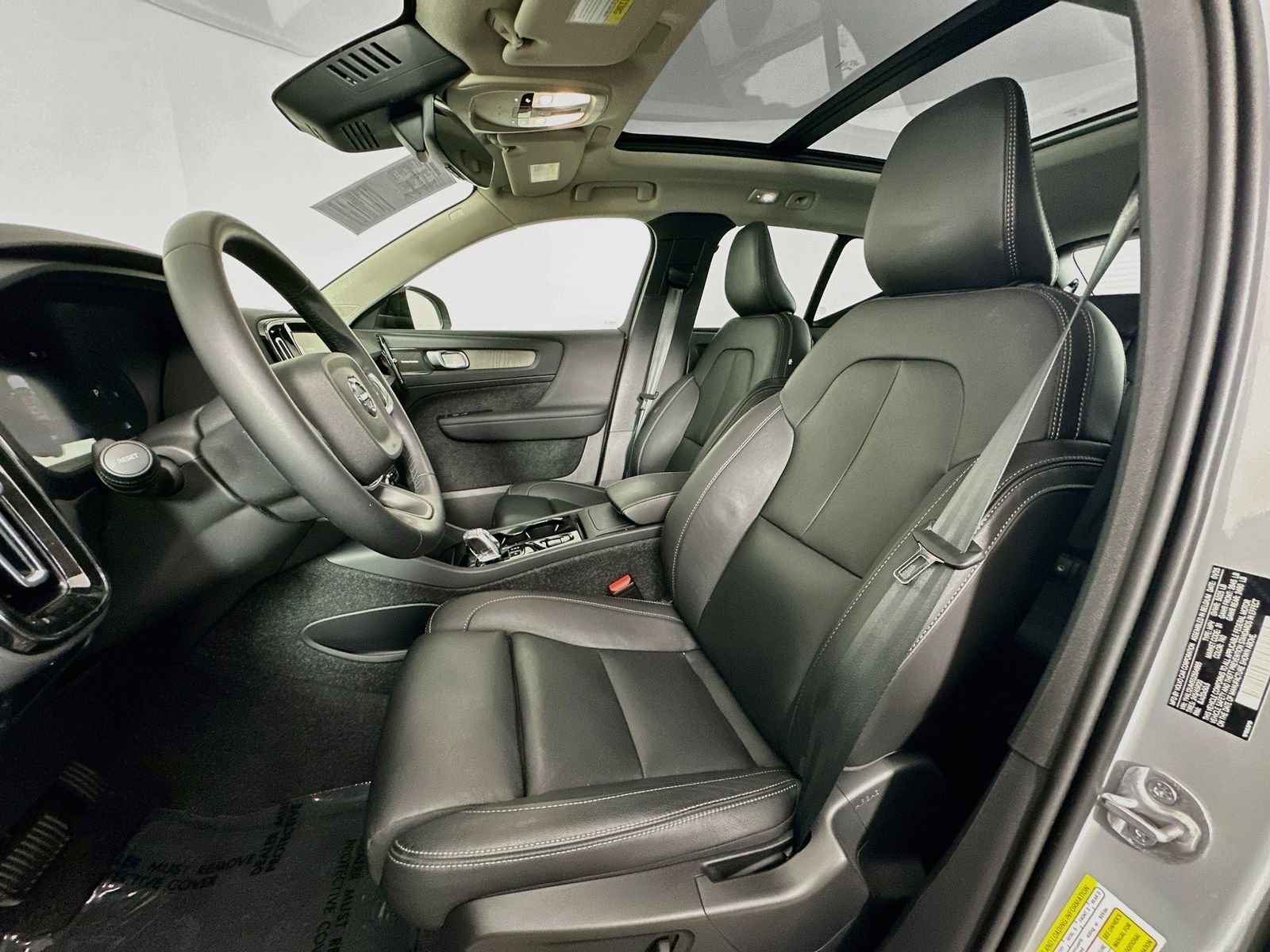 Used 2025 Gray Volvo B5 Ultra Dark Theme image 22