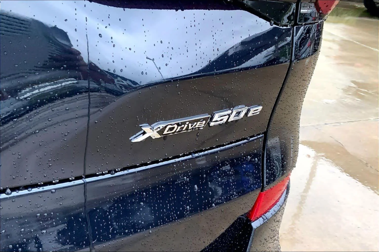 New 2026 Carbon Black Metallic BMW xDrive50e image 15