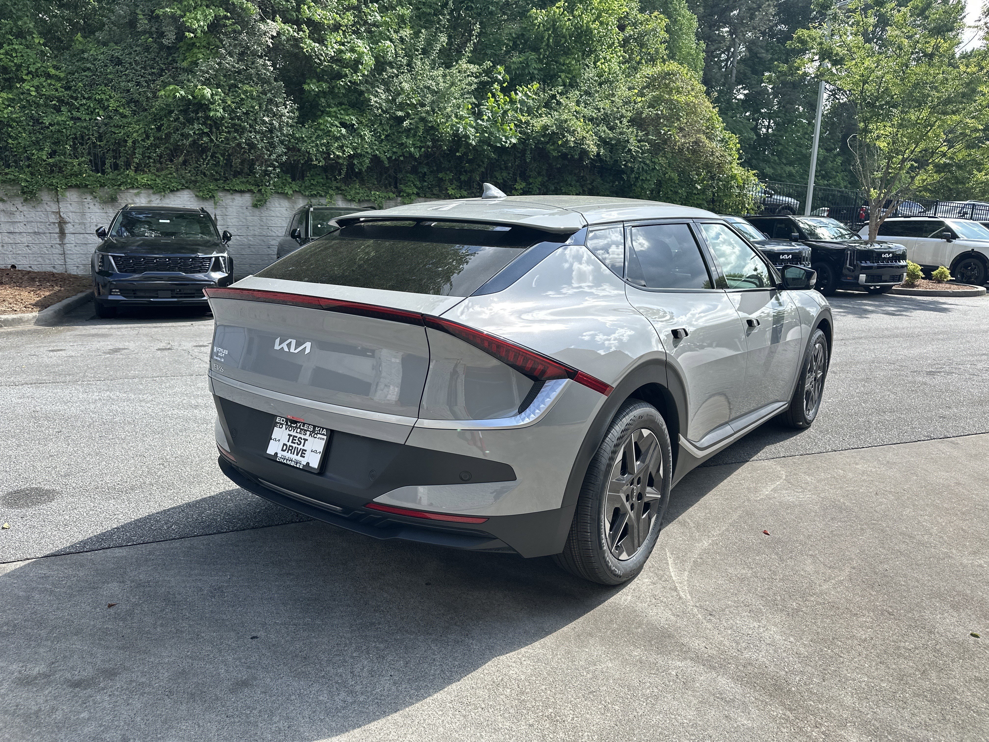 New 2026 Wolf Gray Kia LIGHT image 6