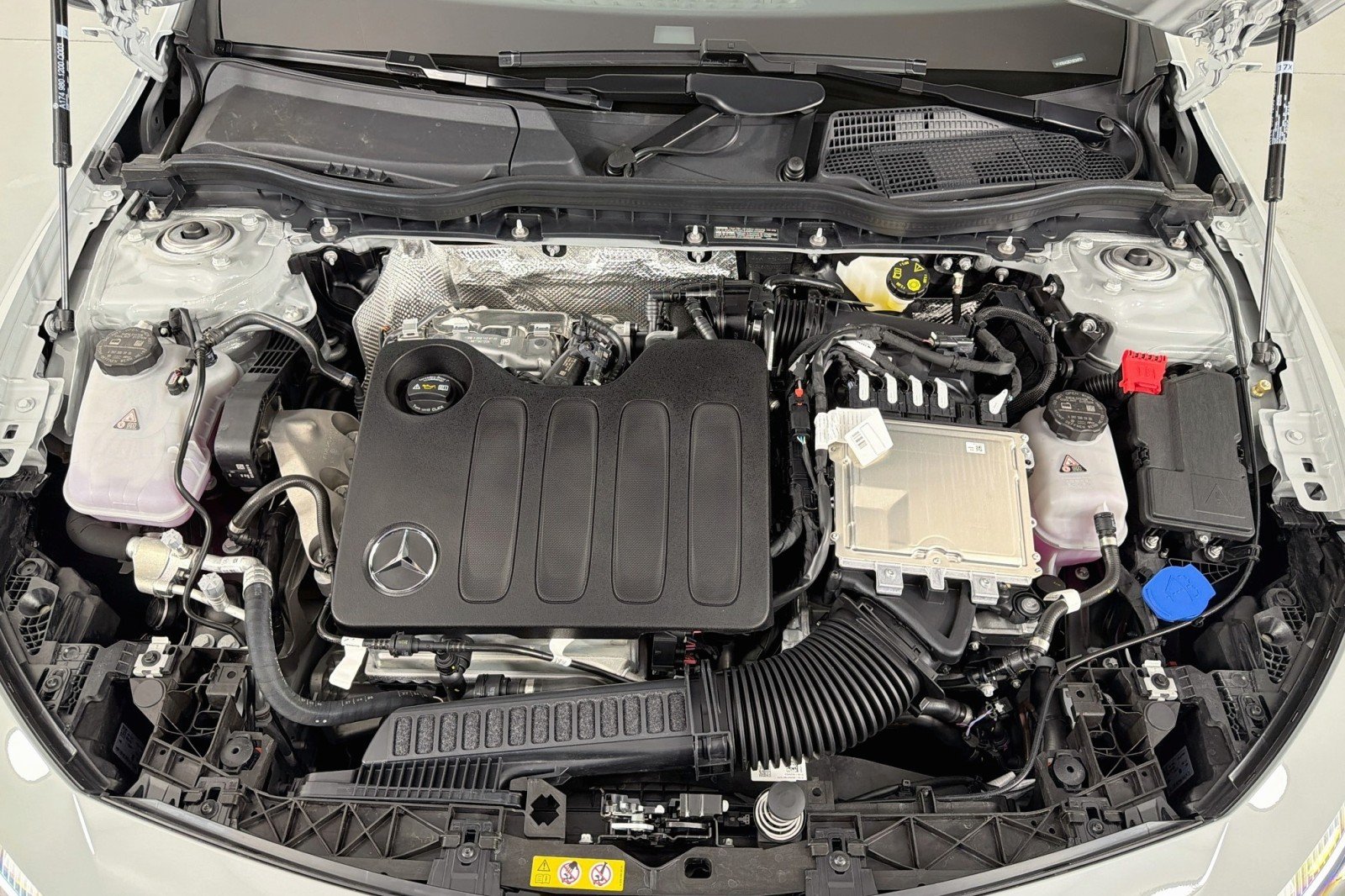 New 2027 MANUFAKTUR Alpine Grey Mercedes-Benz CLA 220 Hybrid image 10