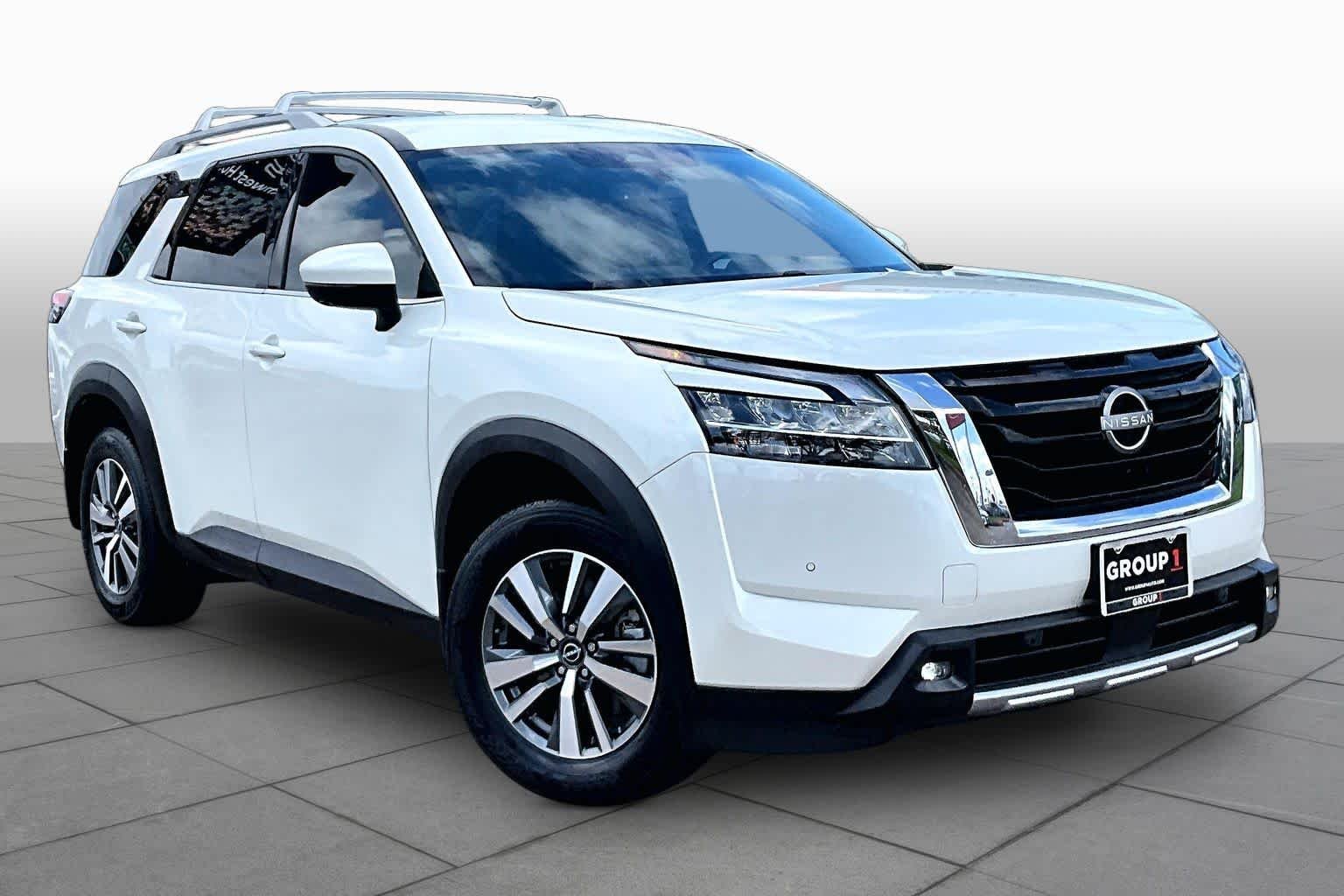 Used 2024 Pearl White Tricoat Nissan SL image 3