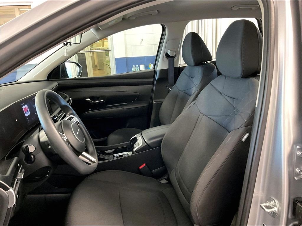Used 2025 Silver Hyundai SE image 10
