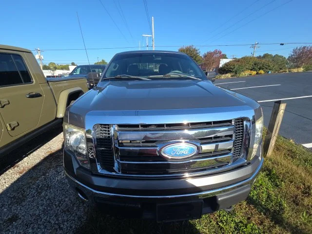 Used 2010 Gray Ford XLT image 2