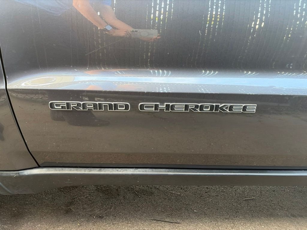 Used 2018 Gray Jeep Laredo E image 9