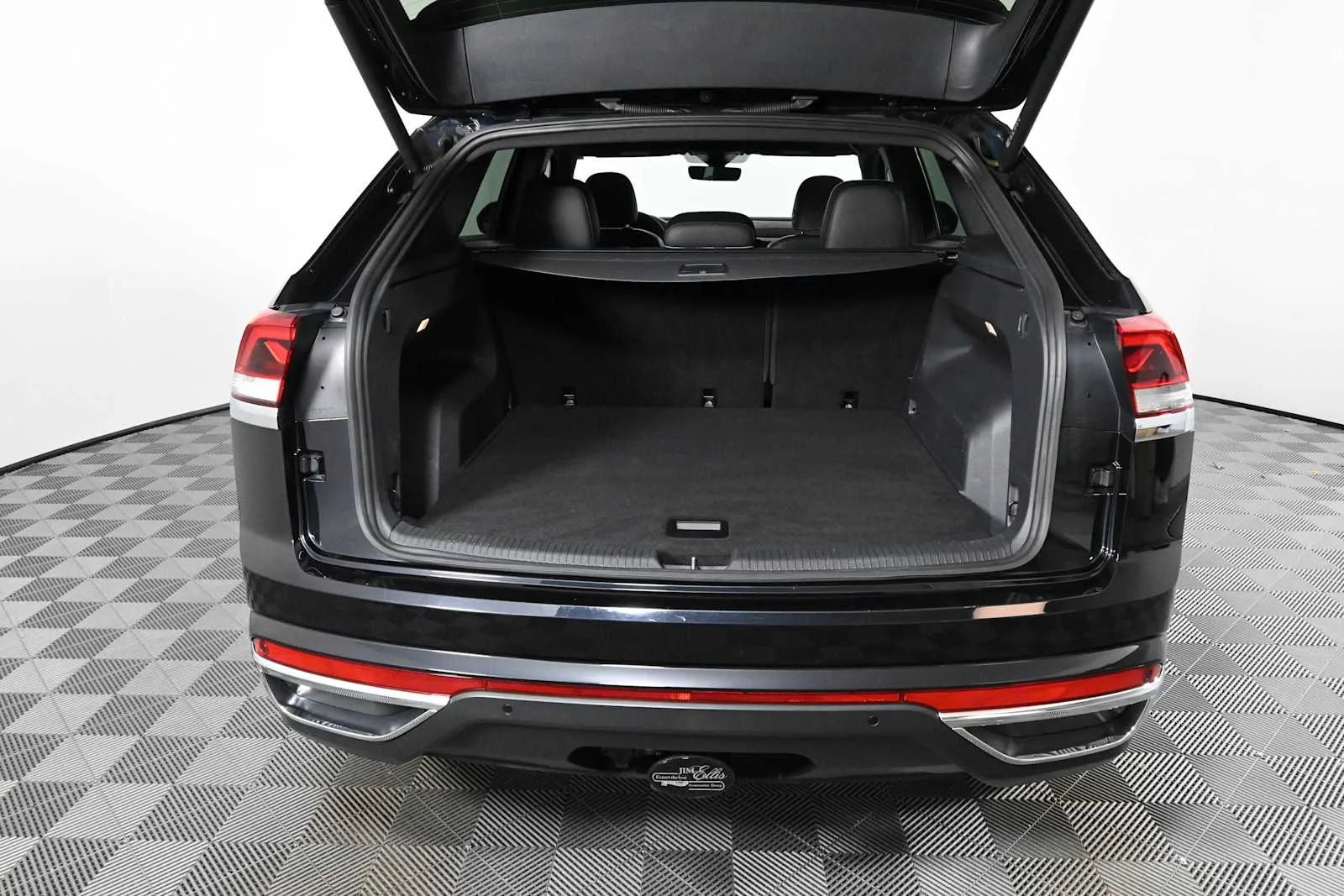 Certified Used 2023 Deep Black Pearl Volkswagen 3.6L V6 SEL image 9