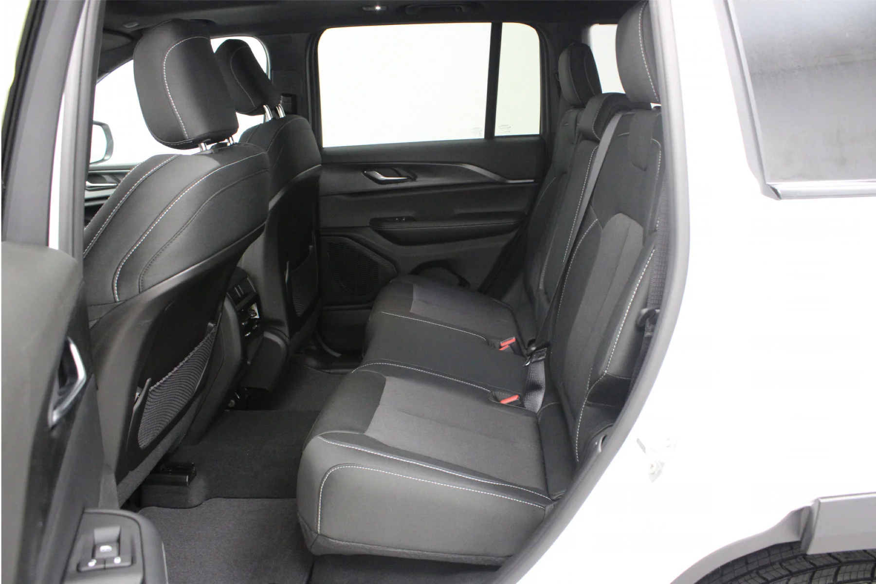 New 2025 Bright White Clear-Coat Exterior Paint Jeep Laredo  x 4x2 image 14