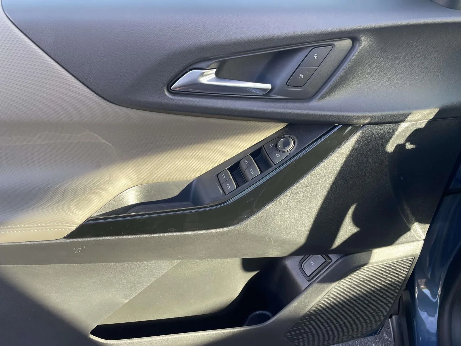 New 2027 Lakeshore Blue Metallic Chevrolet LT image 15