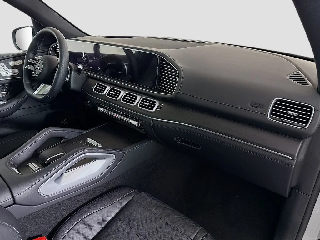 New 2026 White Mercedes-Benz GLS 580 image 32