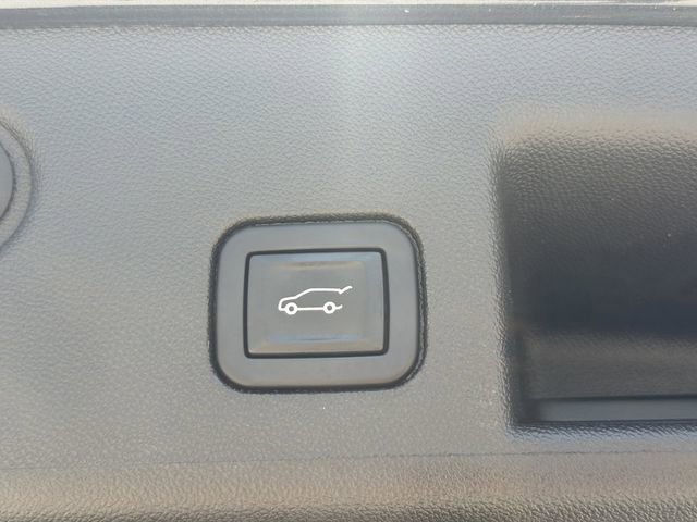 Used 2022 Iron Gray Metallic Chevrolet Premier image 14