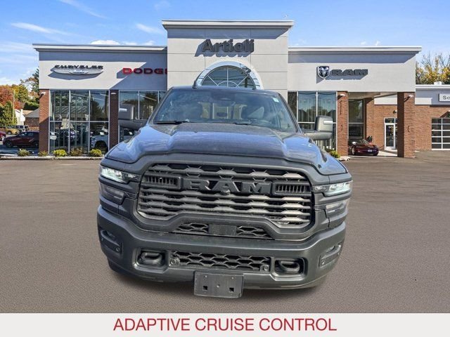 New 2026 Diamond Black Crystal Pearl-Coat Exterior Paint RAM Tradesman image 3