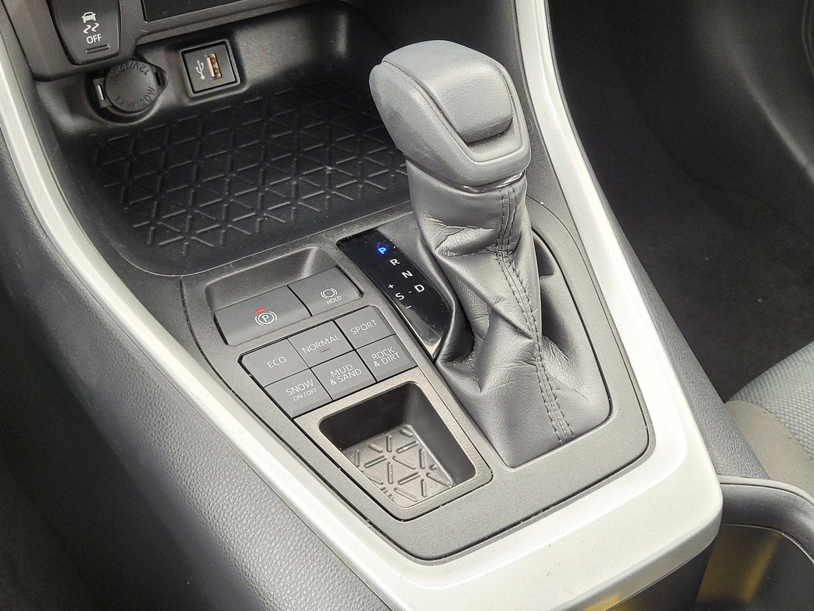 Certified Used 2025 Silver Toyota XLE image 22