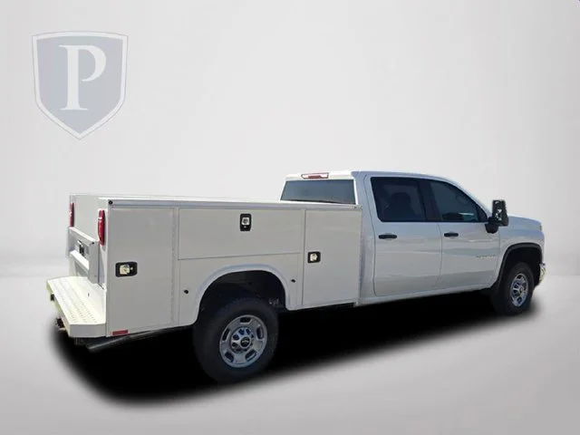 New 2026 Summit White Chevrolet WT image 5