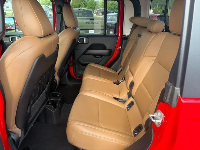Used 2021  Jeep Rubicon image 16