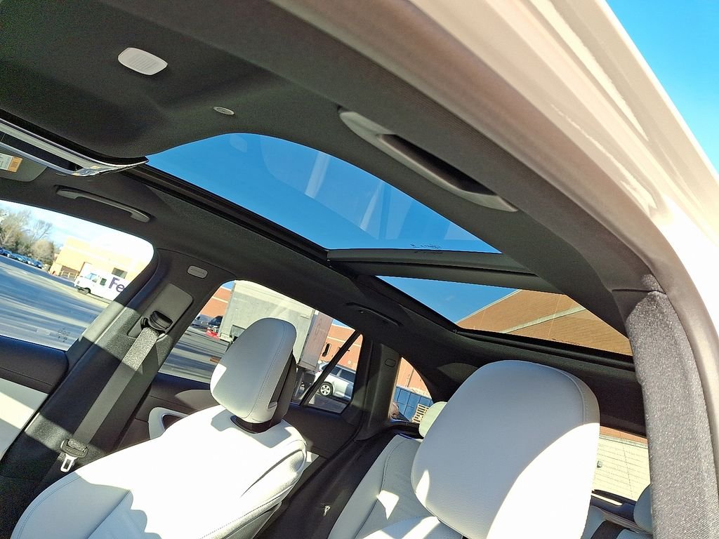 Used 2026 Polar White Mercedes-Benz GLC 300 image 10