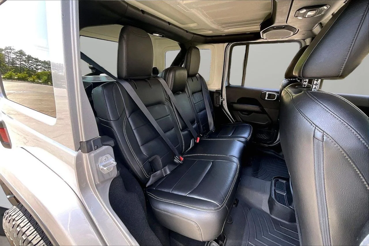 Certified Used 2018 Silver Jeep Sahara image 25