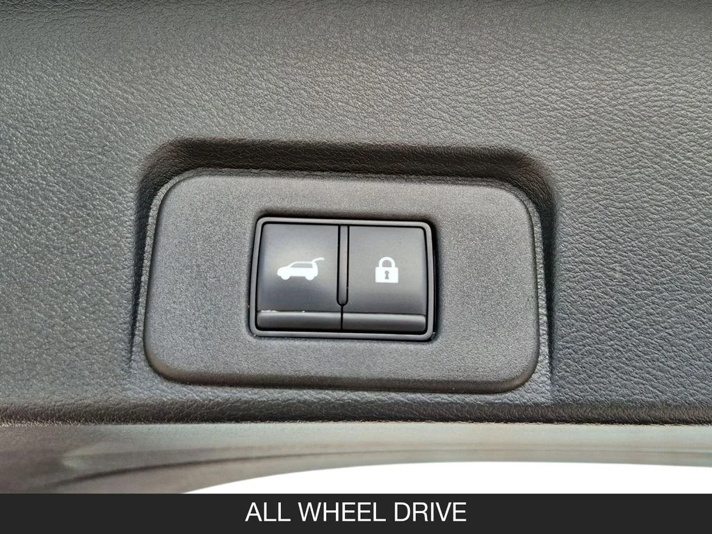 Used 2026 Gold Nissan Platinum image 26