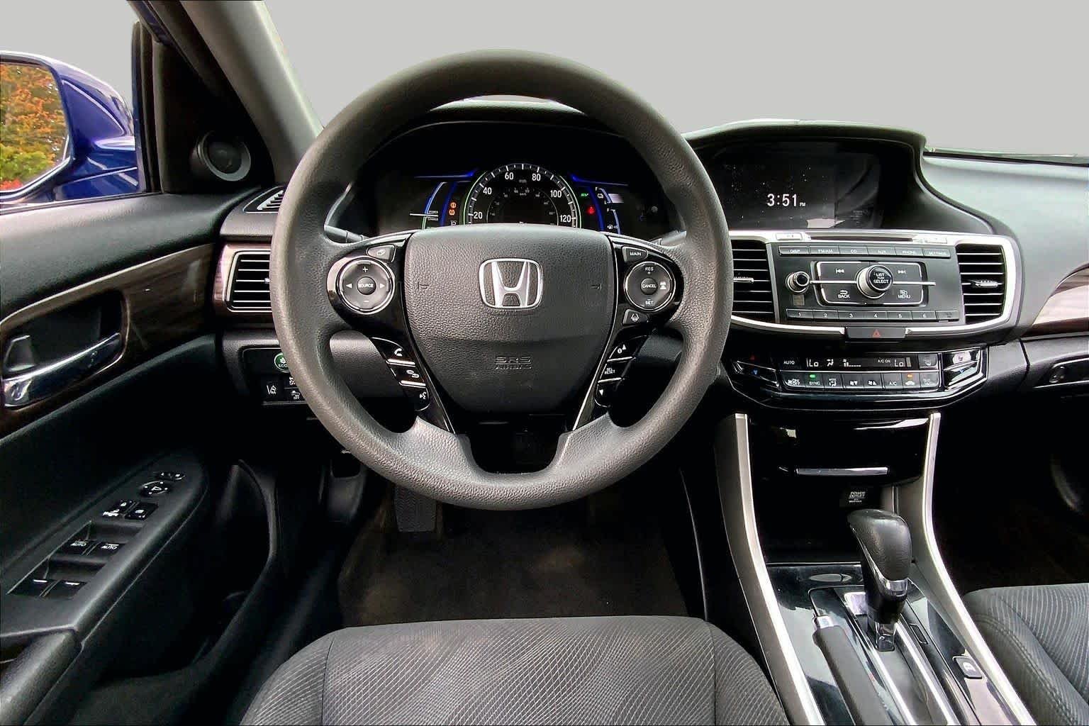 Used 2017 Blue Sky Metallic Honda  image 6