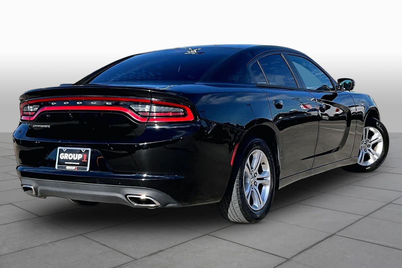 Used 2017 Pitch Black Clearcoat Dodge SE image 13