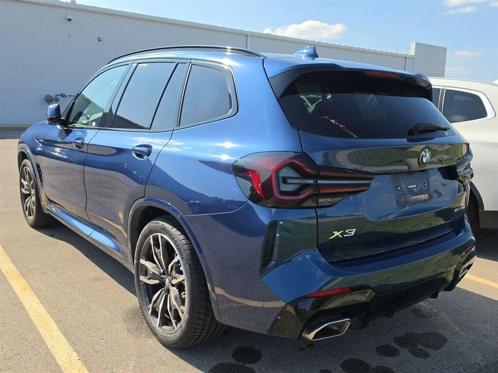 Used 2022 Phytonic Blue Metallic BMW sDrive30i image 4
