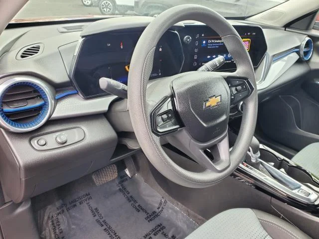 2025 Chevrolet Trax LT - Photo 7