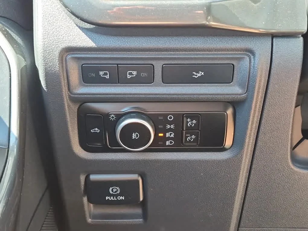 Certified Used 2023 Oxford White Ford XLT image 18