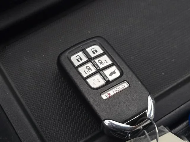 Used 2018 White Honda EX-L image 25
