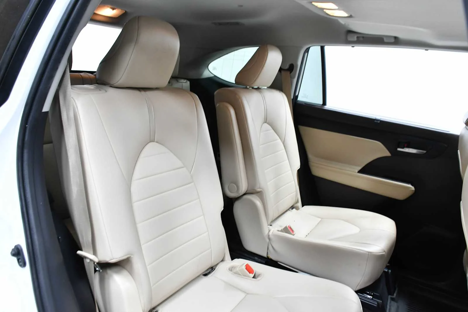 Used 2021 Blizzard Pearl Toyota XLE image 26