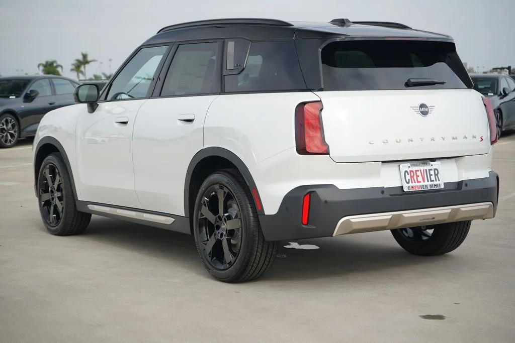 New 2027 White MINI Iconic image 3