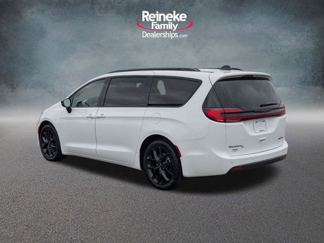 Used 2025 Bright White Clearcoat Chrysler Limited image 9