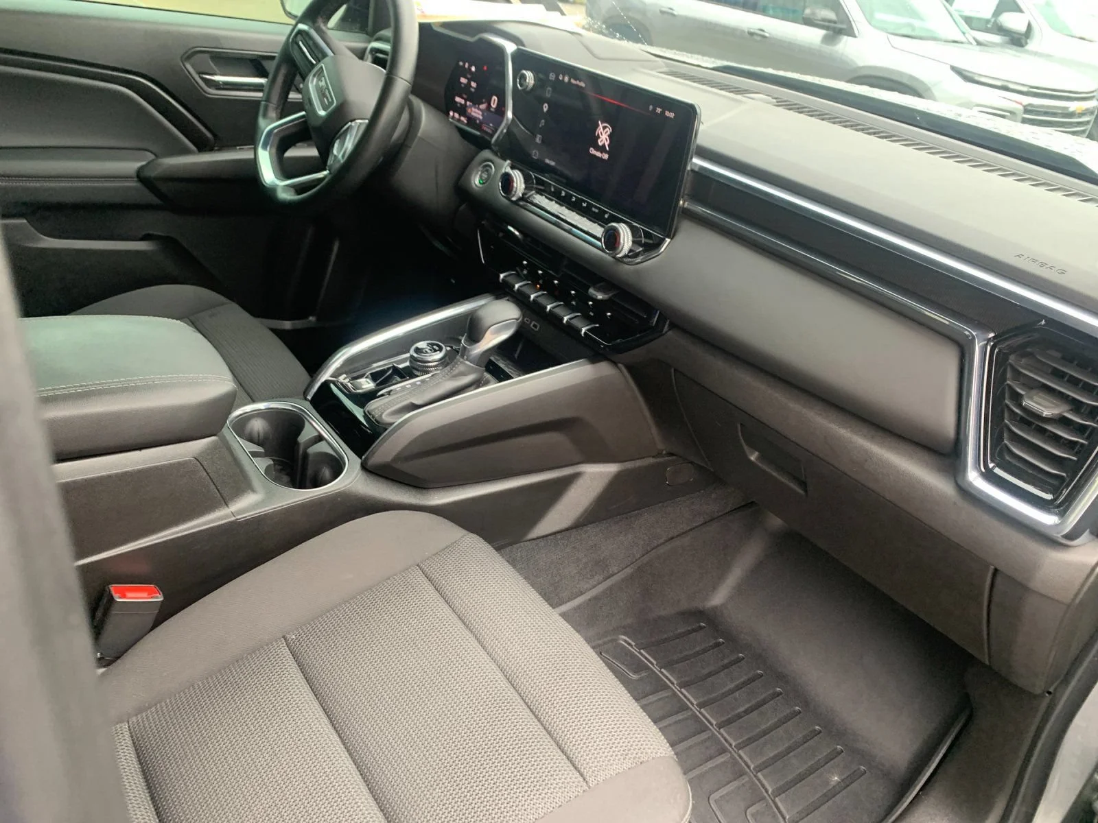 Used 2025 Sterling Metallic GMC Elevation image 17