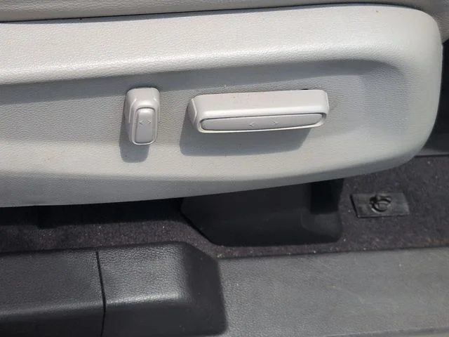 Used 2020  Honda EX-L image 32