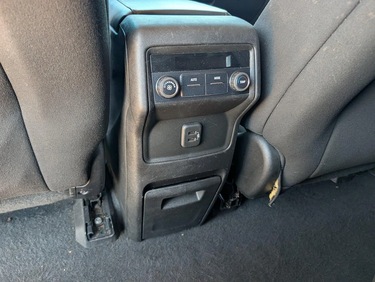 Used 2019 Summit White GMC SLE image 30