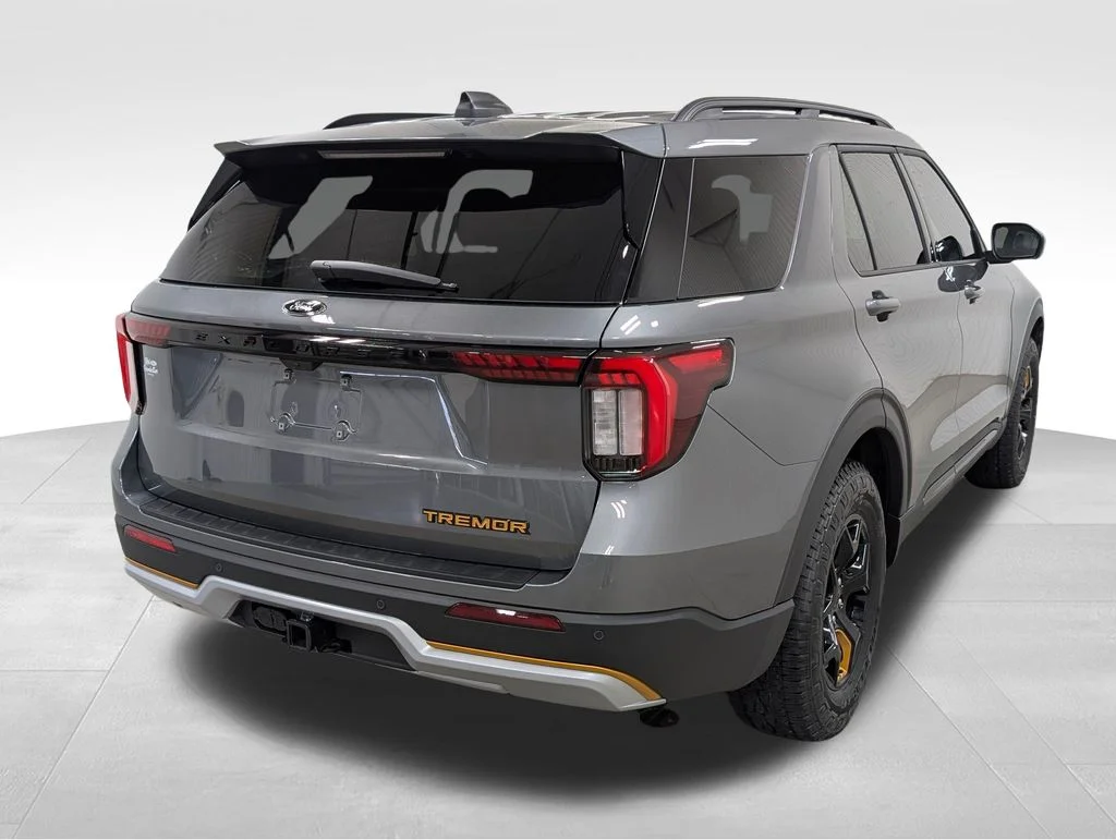 New 2026 Carbonized Gray Metallic Ford Tremor® image 19