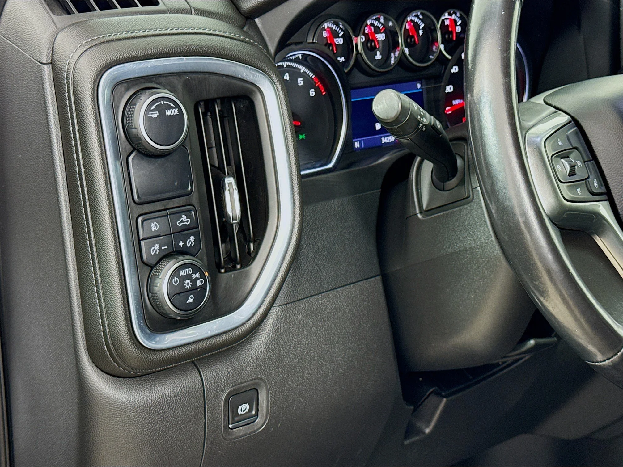 Used 2022 Iridescent Pearl Tricoat Chevrolet LTZ image 12