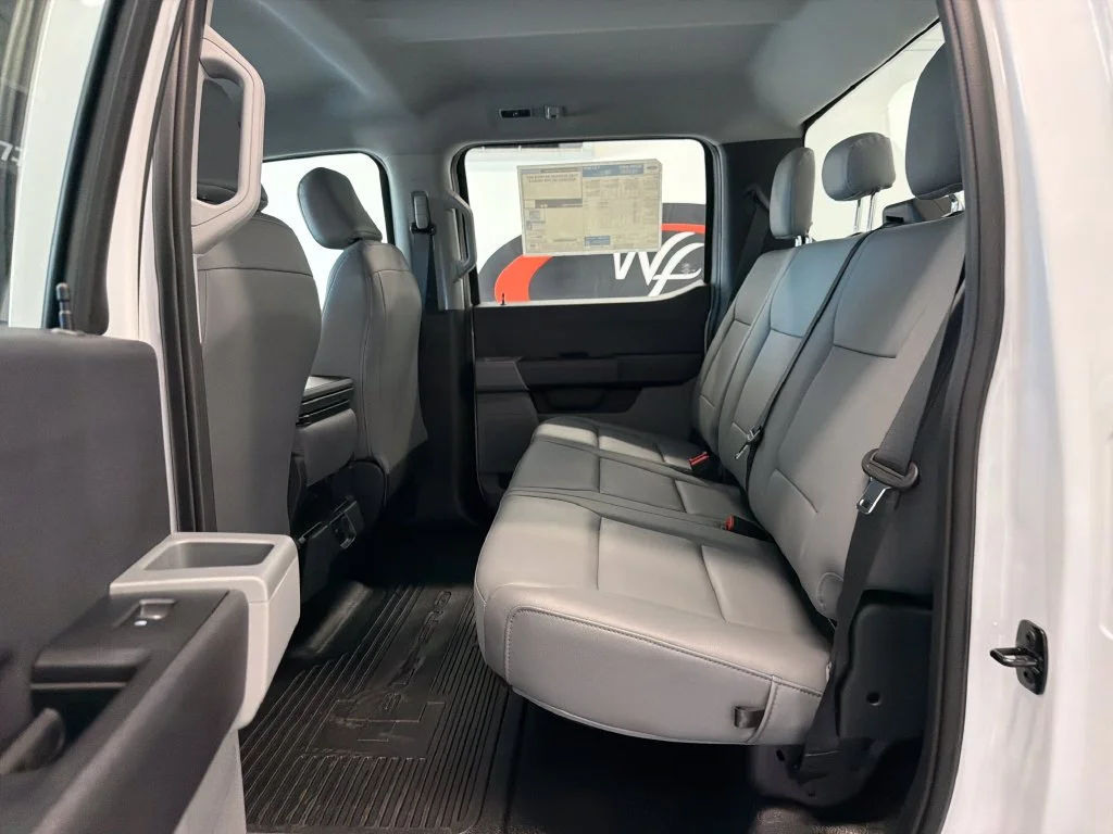 New 2027 Oxford White Ford F-550® XL image 15