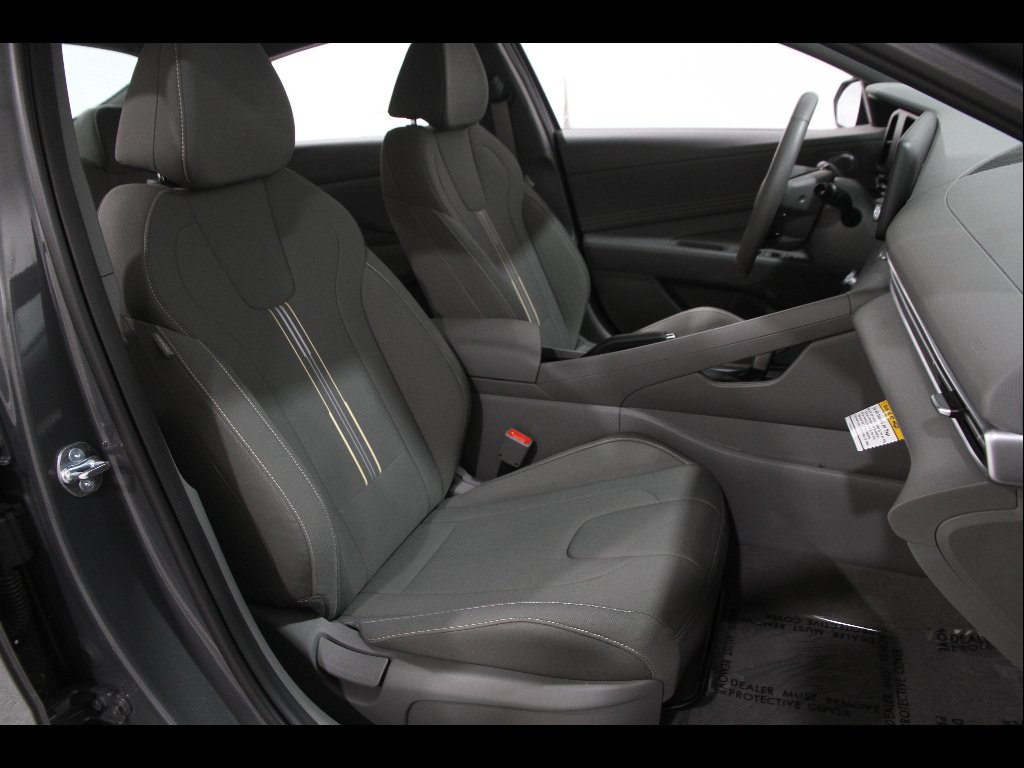 2025 Hyundai Elantra SEL - Photo 15