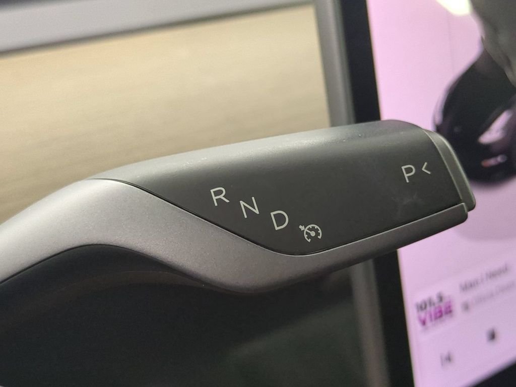 Used 2023  Tesla Long Range image 22